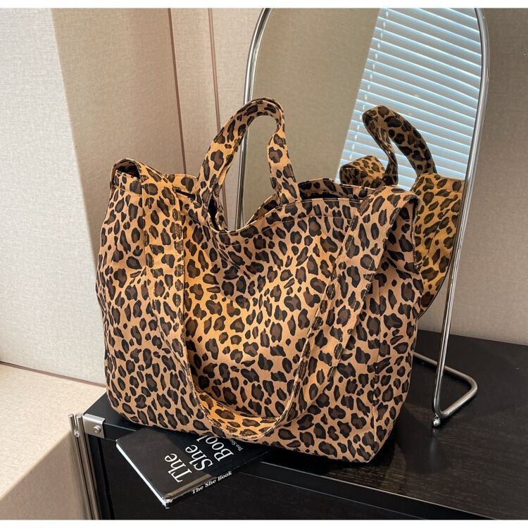 Large Capacity Tote Bag for Women 2025 New Leopard Print Tote Bag for Women Fashionable Simple Shoulder Handbag Commuter Bag for Women Large Capacity Tote Bag for Women 2025 New Leopard Print Tote Bag for Women Fashionable Simple Shoulder Handbag Commuter Bag for Women