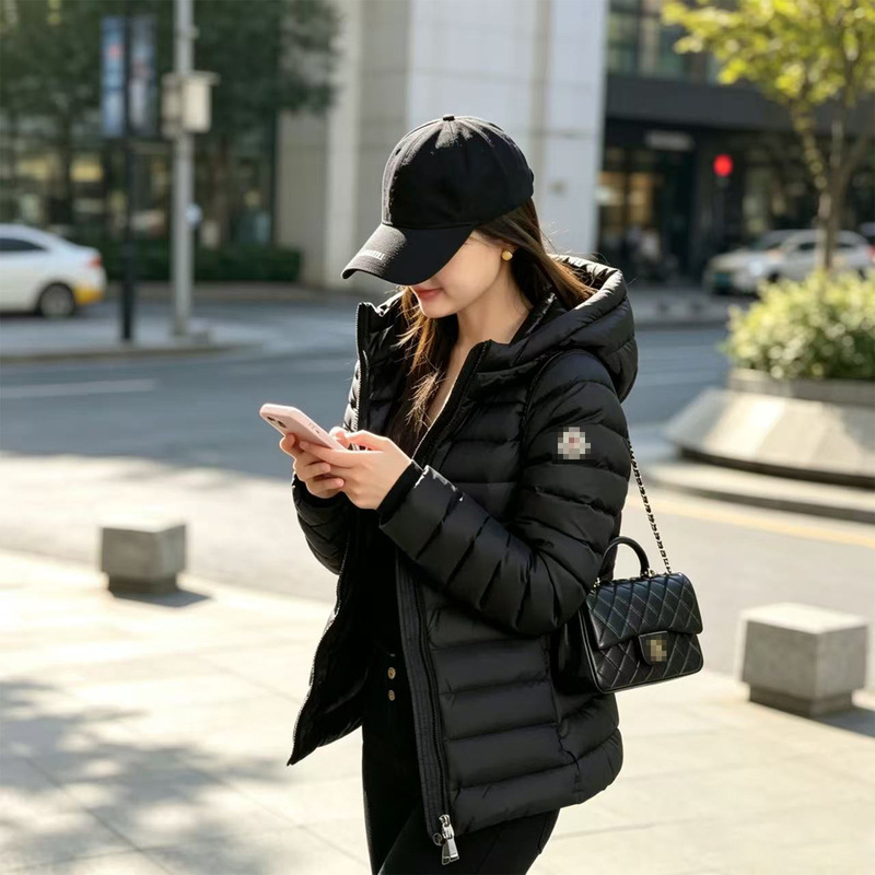 Mengkou Igelle Ribbed Down Jacket, Lightweight Hooded Style, Women's Slim Fit, Lightweight Outdoor Fashion Short Goose Down Coat