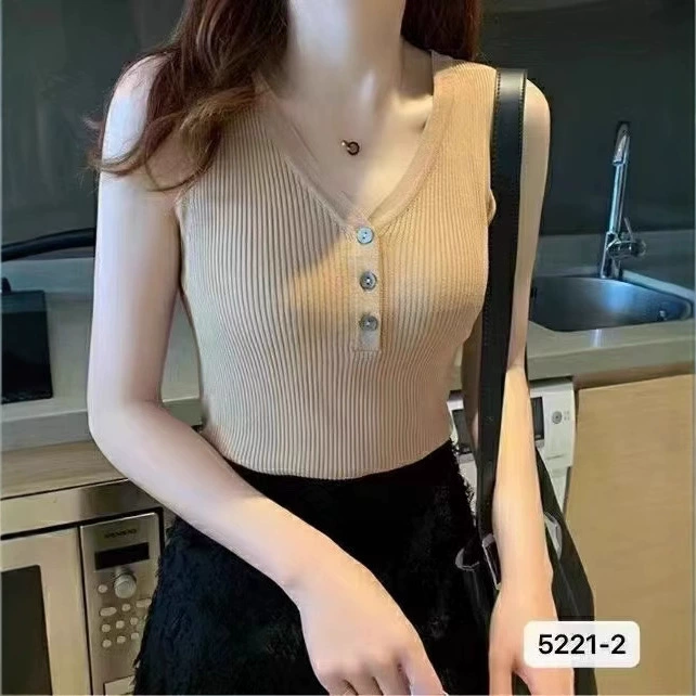 Summer knitted sweater, thin base top with cups, body-friendly T-shirt sleevless, underwear as outerwear, 2025 years, western style