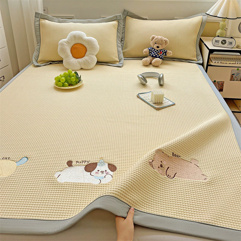Silk cartoon mat, sheet for elementary school students, with embroidery