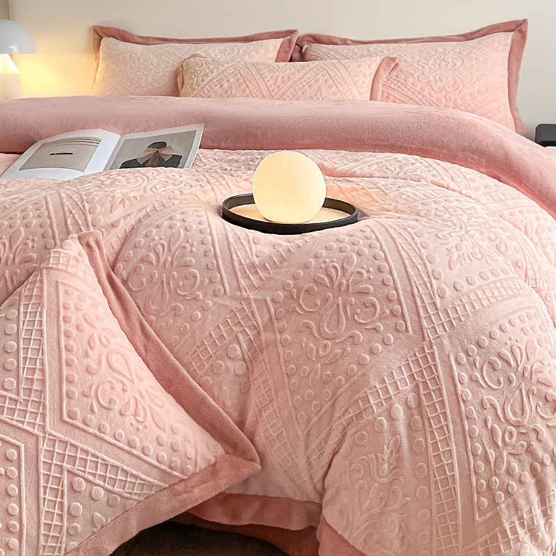 Luz de lujo tallado de leche de seda de cuatro piezas en invierno engrosado cálido coral edredón sábanas de peluche de tres piezas
