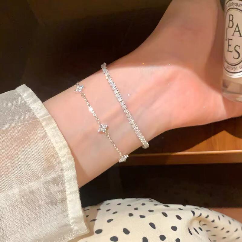 Exquisite sparkling zirconium four-leaf clover stackable bracelet for women, unique and beautiful niche design jewelry, light luxury and high-end accessory Exquisite sparkling zirconium four-leaf clover stackable bracelet for women, unique and beautiful niche design jewelry, light luxury and high-end accessory