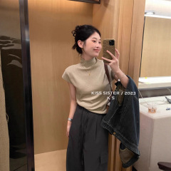 高級感のあるスリムな半袖ニットの女性の春の新しい気質の半高襟の中に底の純色の上着を掛けます。