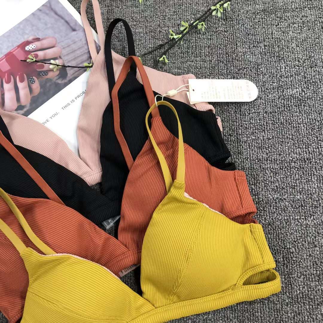 Cruzar la frontera del sudeste de Asia estilo japonés estilo francés cómodo push up francés triángulo taza de ropa interior sin costuras sujetador delgado de las mujeres sin anillo de acero