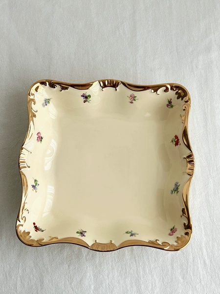 Large square form 30 × 30 × 7VM