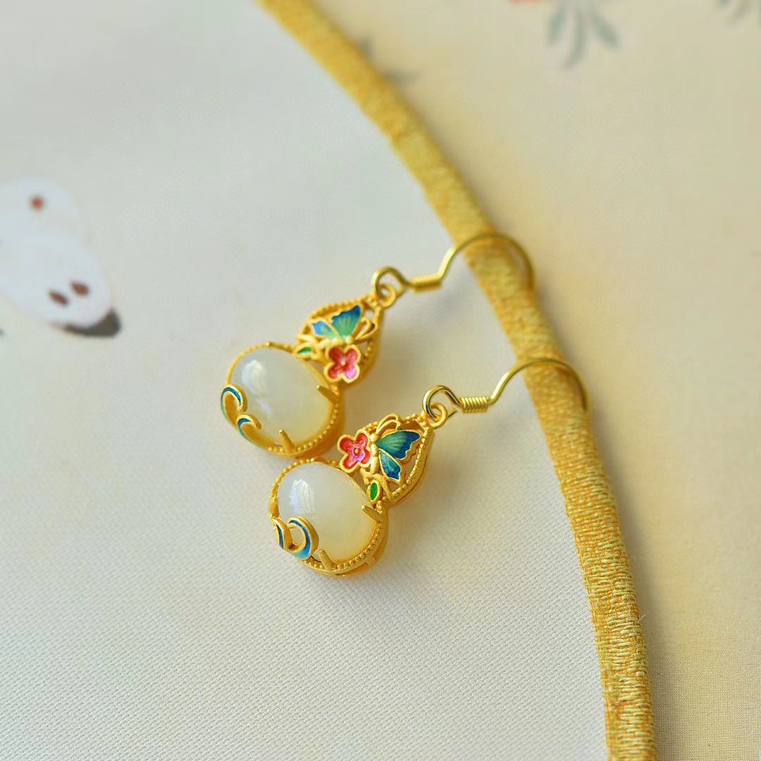 Jade Classical Gourd-shaped Exquisite Cheongsam Ear Hook Earrings display picture 2