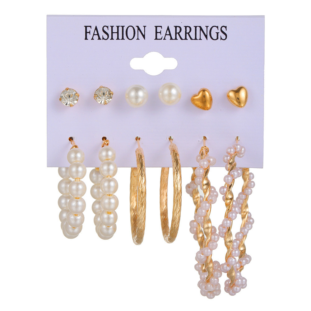 Korean Pearl Heart C-shape Earrings Wholesale Nihaojewelry display picture 2