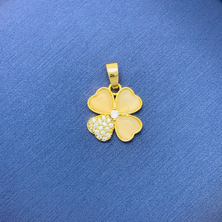 百種類のペンダントは心のままにファッションの経典を配合します。カップルの美しいペンダントは親友のアクセサリーを送ります。