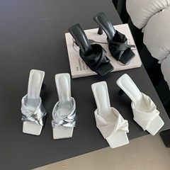 2023年夏季新款韓系仙女風褶皺方頭露趾法式銀色高跟涼拖鞋女外穿