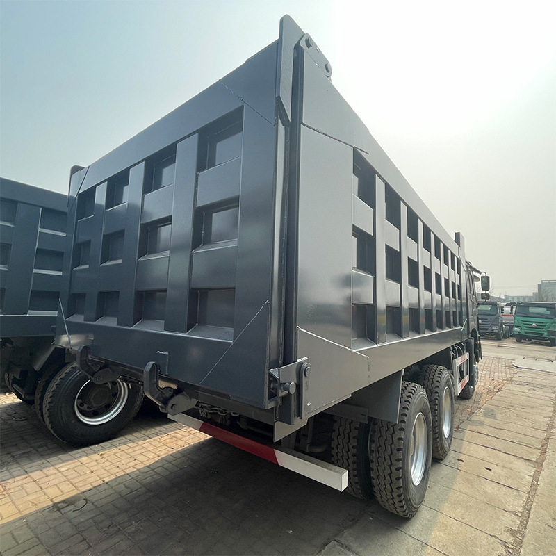 Factory-manufactured HOWO heavy-duty eight-wheel dump truck, cross-border double-axle muck transport vehicle, 371 horsepower dock loading truck