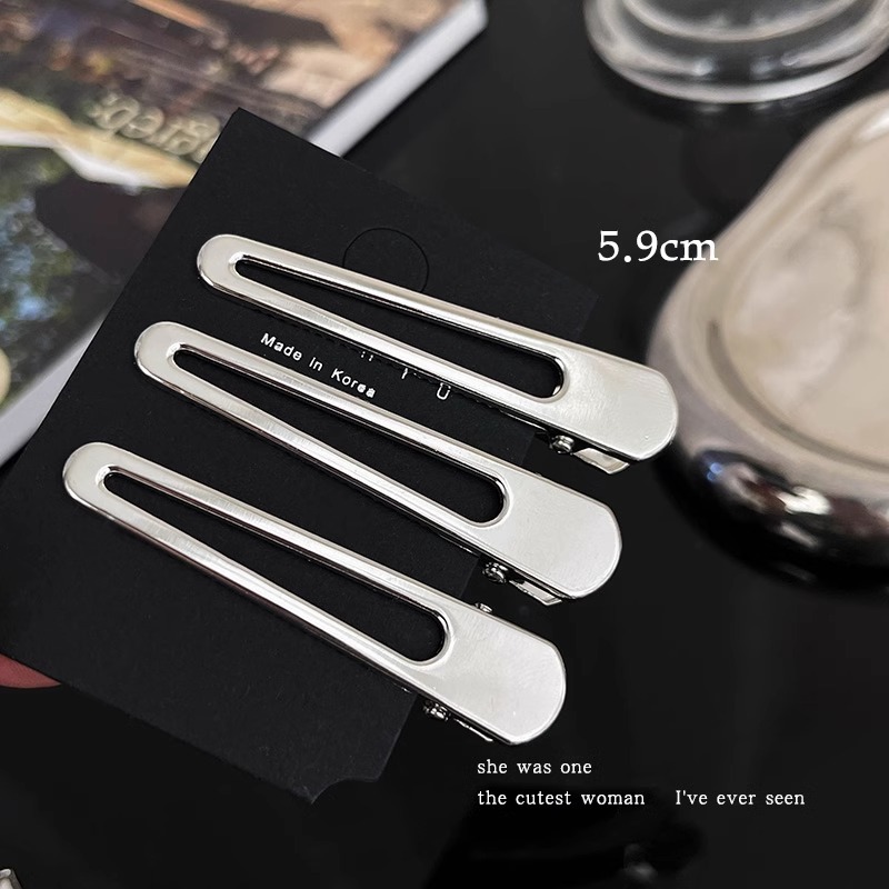 Sweet Cool Metal Hairpin Mujeres 2025 nuevo estilo de alto nivel frente fresa cabello cortado oreja lateral clips adornamiento para el cabello