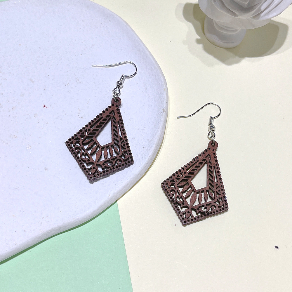 Fashion Rhombus Wood Carving Women's Drop Earrings 1 Pair display picture 3