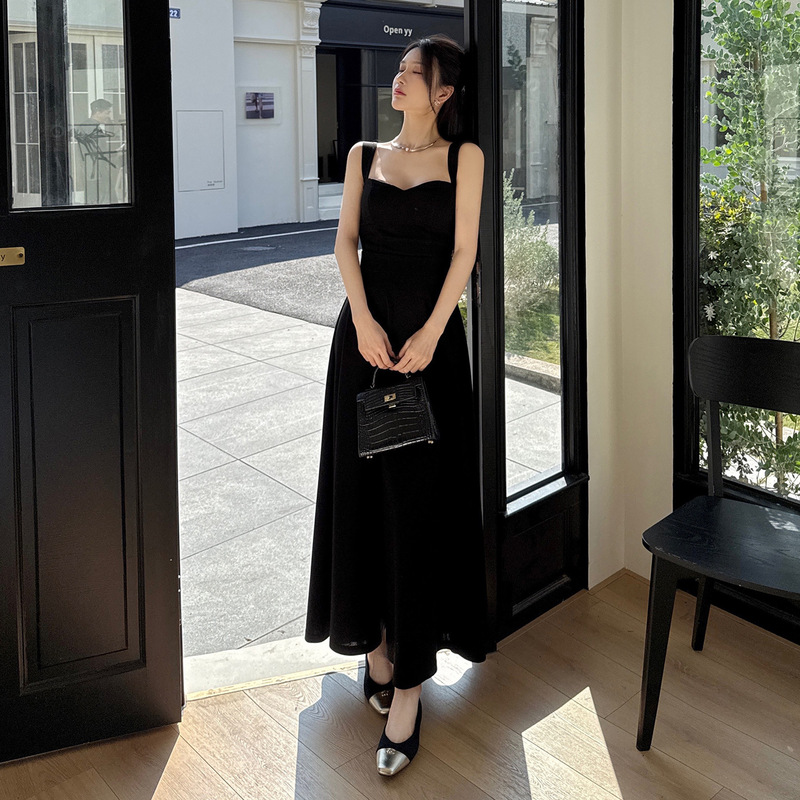 XY26011 European and American cross-border French-style heart-neck wide-shoulder strap dress, waist-cinching, slimming, elegant black long dress