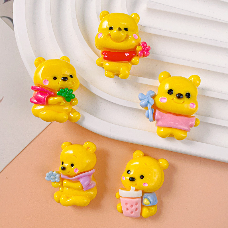 Nueva historieta pooh oso resina accesorios diy accesorios para el cabello horquilla accesorios hechos a mano goka crema de goma caja del teléfono diadema