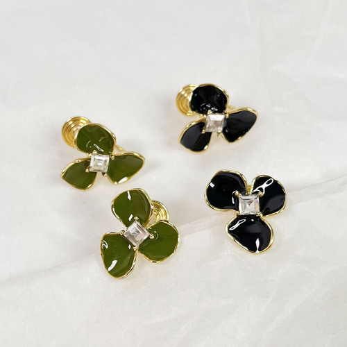 Enamel Drop Green Clover Ear Earrings for Women Without Piercing, Advanced French Retro Ear Decor, Unique Design