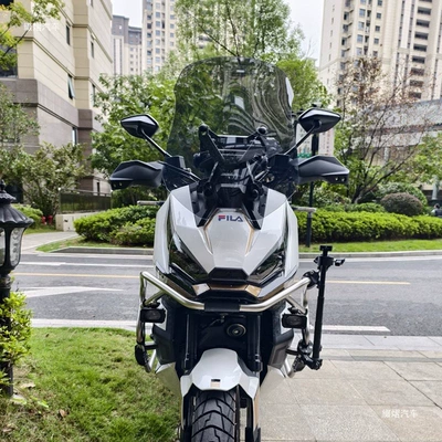 Motorcycle front windshield, model, and it is used for modifying the windshield