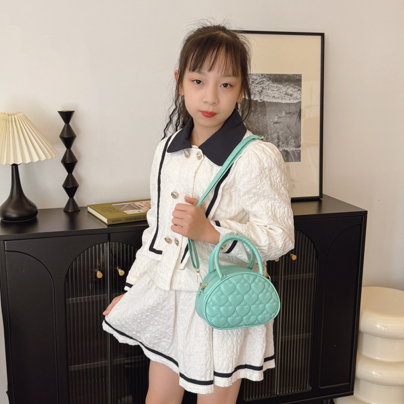 Bolso de hombro coreano para niñas de moda de color sólido amor bordado bolso de mano para niños 2025 nuevo mini bolso para niños