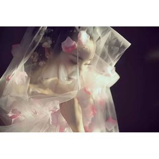 �һ���Ů����͸���W������ñ�����L�Y�����՝h�����������F���b