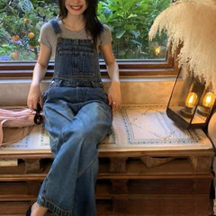 青いデニムの背もたれのズボンの女性2025春夏のゆったりとしたカジュアルな年齢を減らします。