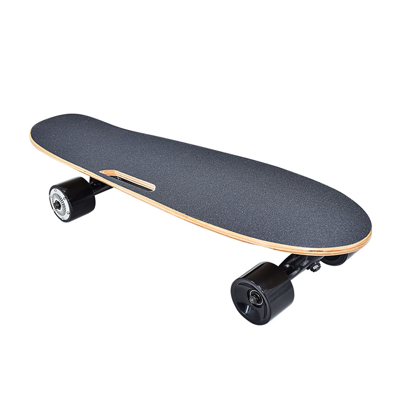 Skateboard eléctrico de cuatro ruedas pequeño tablero de pescado control remoto Skateboard para principiantes opcional con scooter recargable de una sola flexión al por mayor en stock