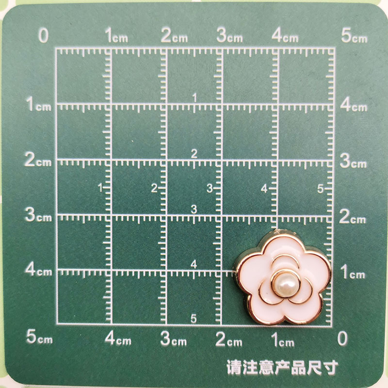 Temperamento de moda blanco y negro pequeño viento fragante cuatro hojas accesorios de plástico corazón de melocotón DIY pinzas de cabello material de ropa de correa