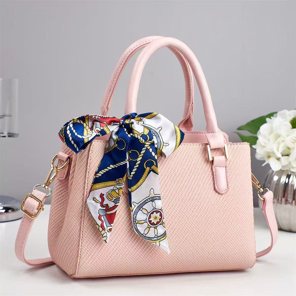 Bolso portátil transfronterizo 2025 primavera nuevo temperamento de un solo hombro diseño de nicho casual bolso femenino mensajero pequeño bolso cuadrado
