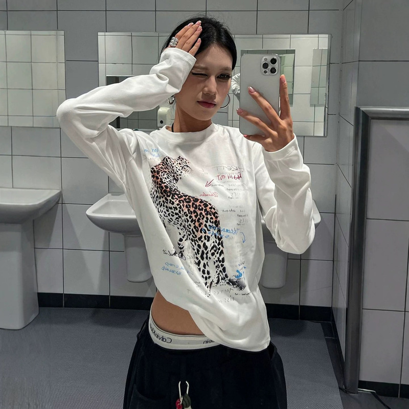 American retro leopard print long-sleeve T-shirt for women, new autumn base shirt, loose, casual, versatile, trendy top American retro leopard print long-sleeve T-shirt for women, new autumn base shirt, loose, casual, versatile, trendy top