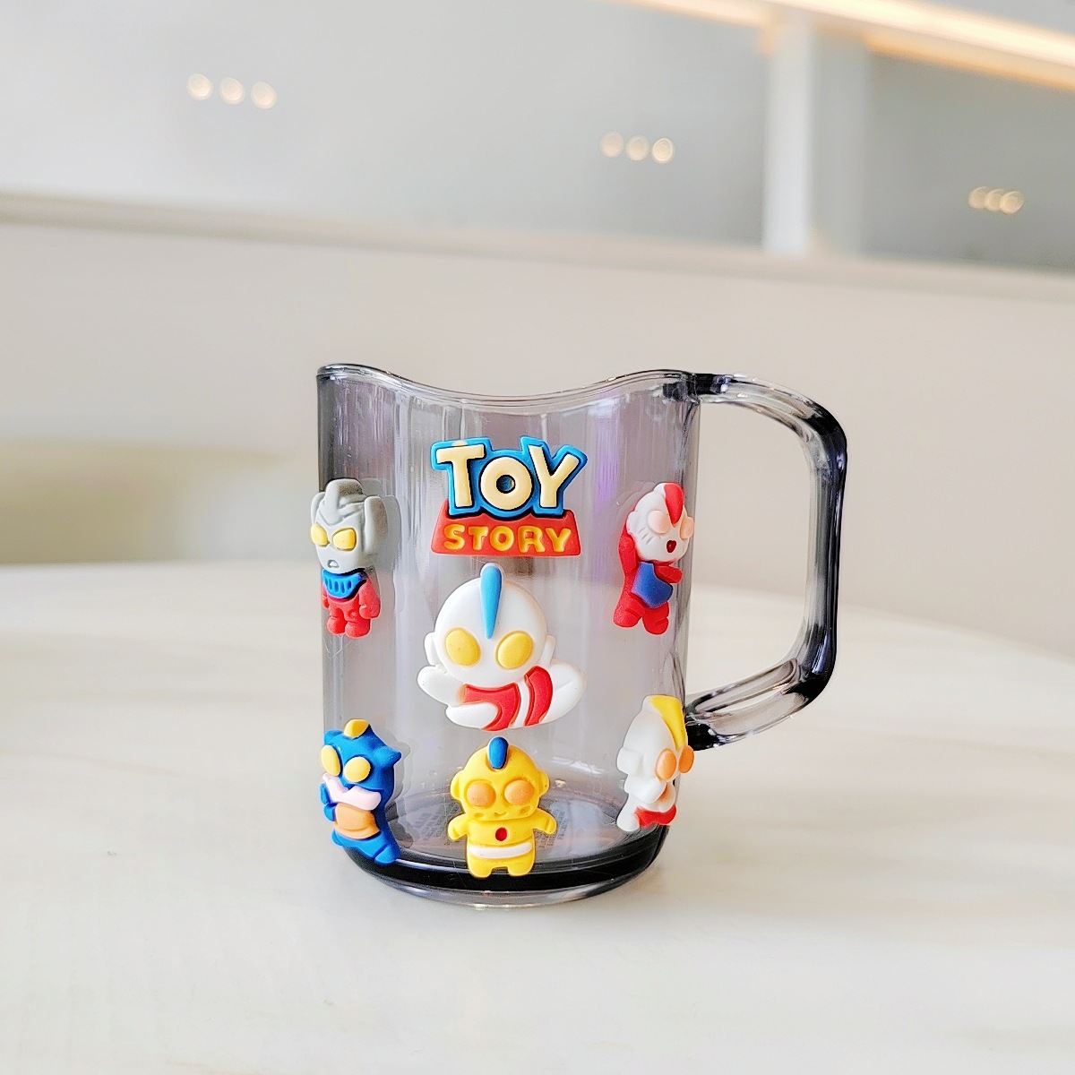 Curved cup [concave-convex]
