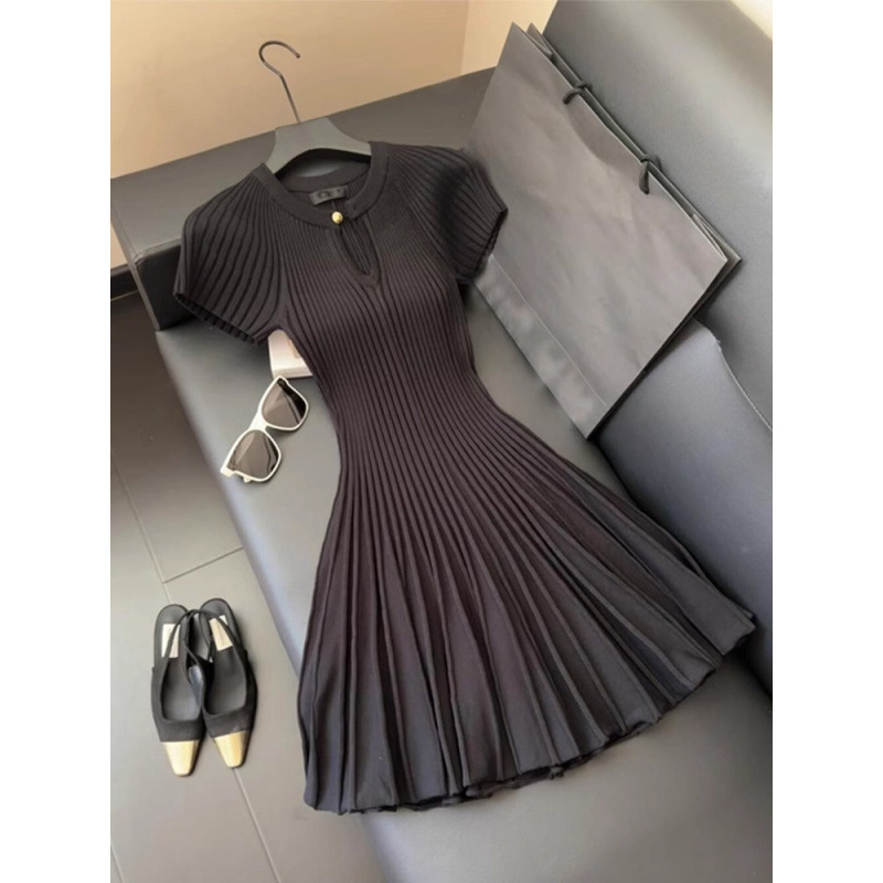 Autumn Knitted dress Women's 2024 New Style Elegant Tight Waist Slimming Pleated Skirt Cold Style Unique Chic Skirt Autumn Knitted dress Women's 2024 New Style Elegant Tight Waist Slimming Pleated Skirt Cold Style Unique Chic Skirt