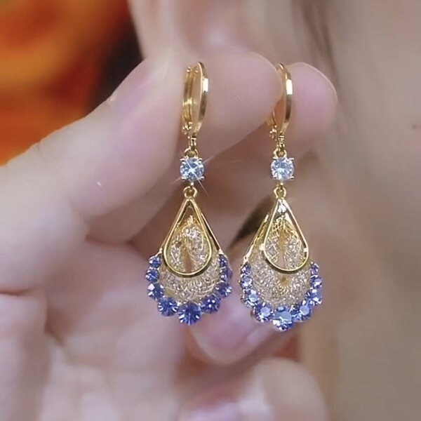 Fashionable purple pendant with zircon drop-shaped