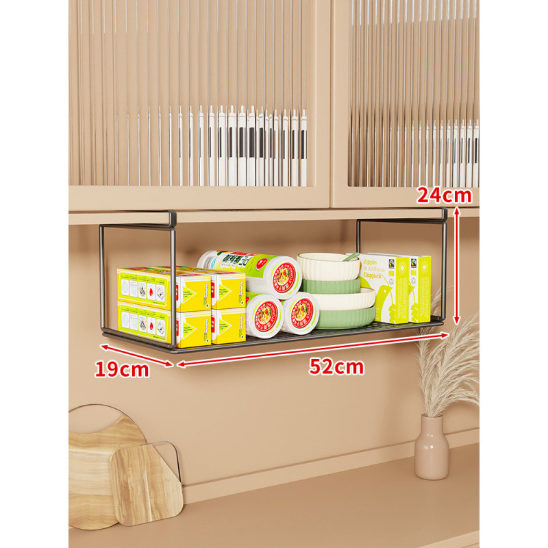 食器棚の下に棚を掛けて棚を吊るします。