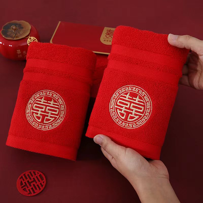 Большая красная вышивка махровых