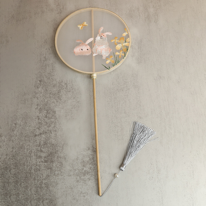 Fan de impresión de bordado de mango largo Fan de bordado Fan clásico accesorios de ropa Han Fan de palacio hechos a mano Diy Fan antiguo al por mayor