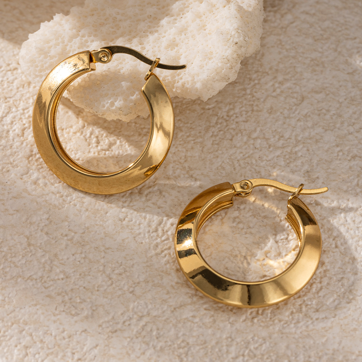 TENA europa y americana pendientes de acero inoxidable lujoso ligero de alto nivel de diseño versátil oro y plata pendientes de doble color joyería explosiva transfronteriza