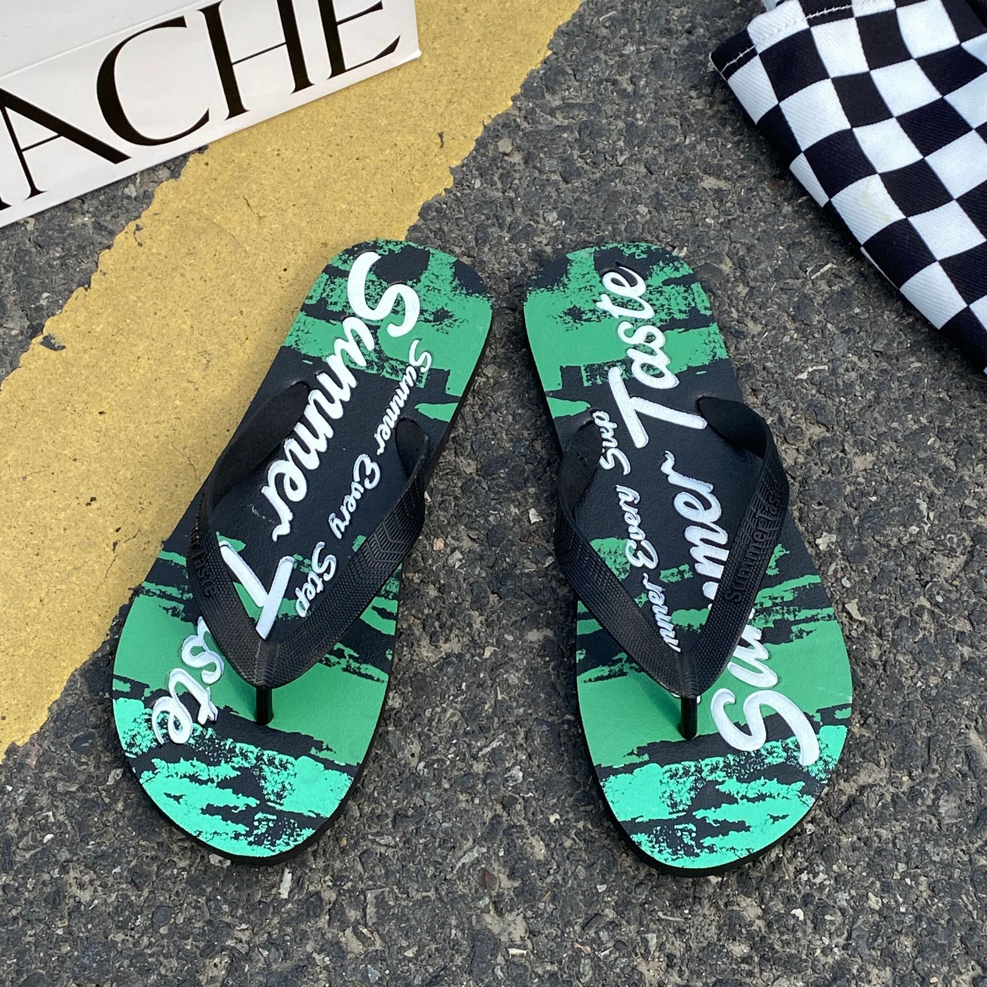 Chanclas para hombre 2025, nuevo estilo de verano, sandalias para interiores y exteriores, zapatos de playa antideslizantes, chanclas