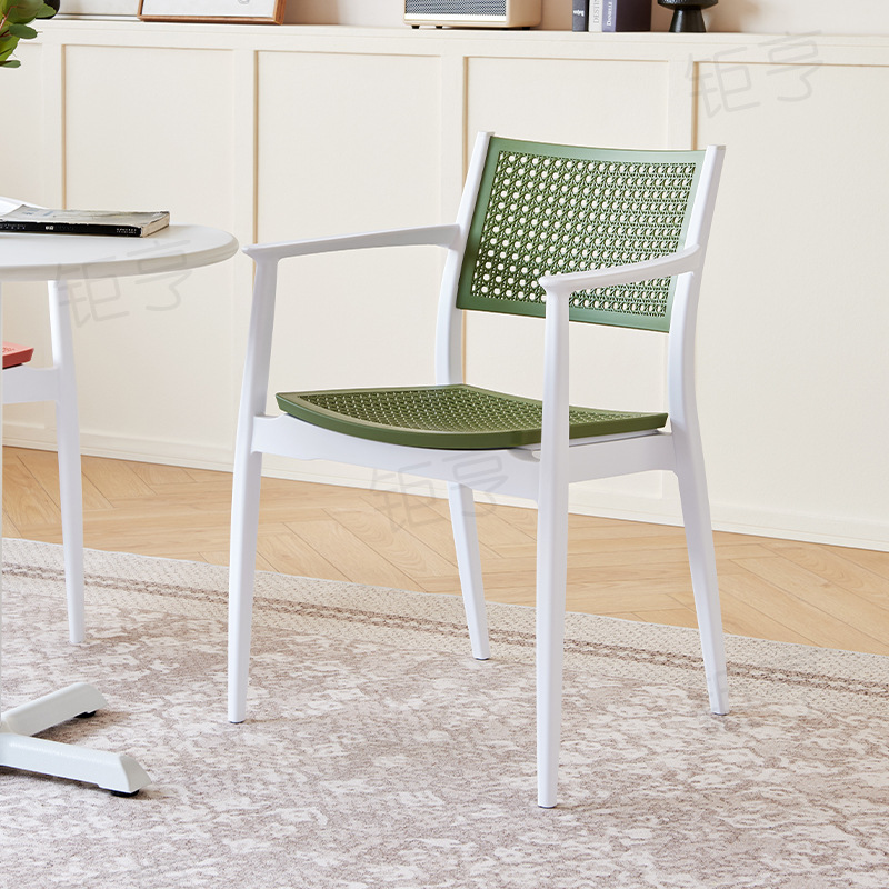 PP silla de plástico al aire libre silla de respaldo especial zona de ocio interior silla de vinos moderna simple silla apilada en stock