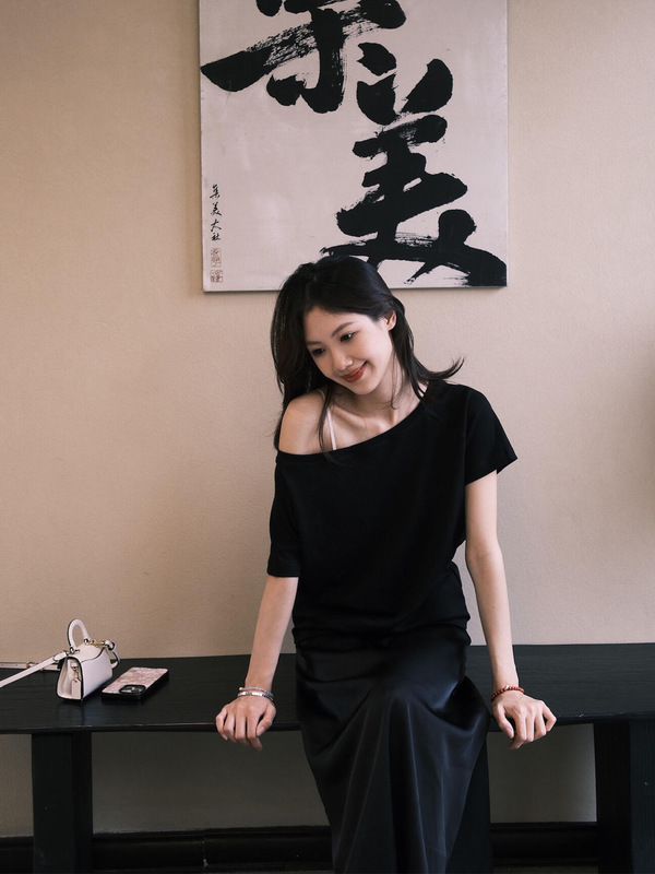 女性用オフショルダーブラック半袖Tシャツ、夏のホットガールスタイル、ルーズデザイン、オフショルダー、多用途通勤半袖トップスイン|undefined