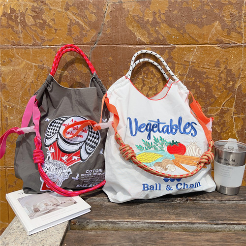 [Medium size] Embroidered bag women's spring and autumn knitted shopping bag casual portable shoulder bag simple commuting versatile large