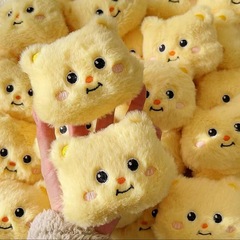 新商品のぬいぐるみとバターの熊のぬいぐるみのキーホルダーはかわいい少女の心の人形のカバンを掛けて卸売りを飾ります。