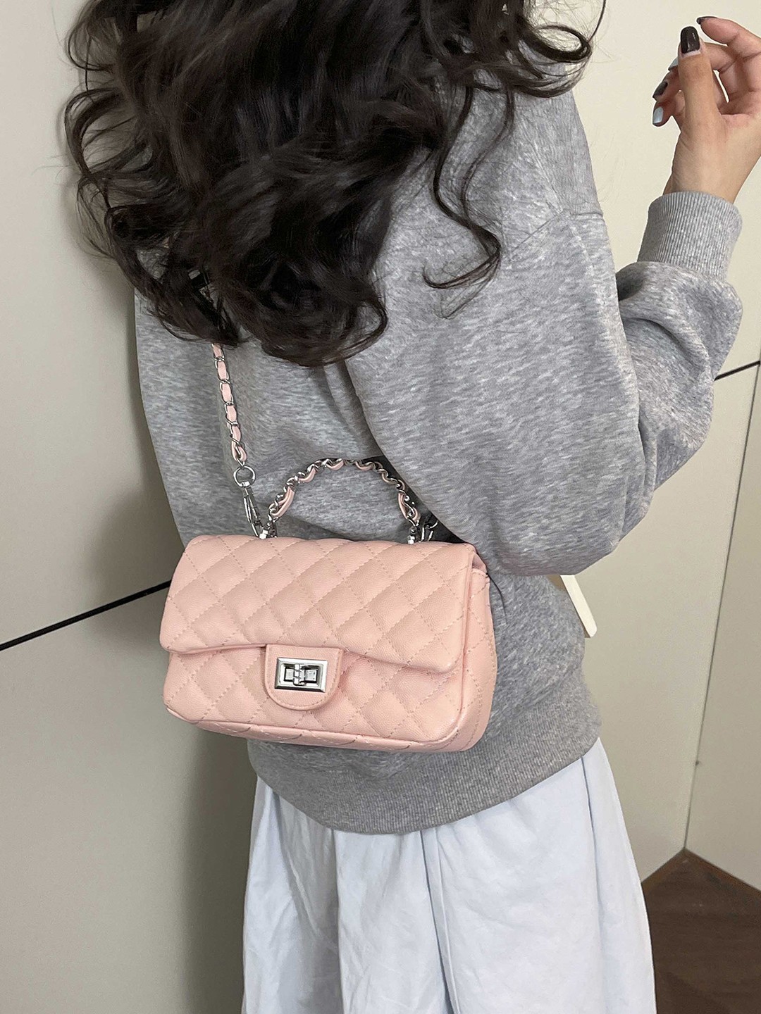 Moda de cadena de diamante bolso de mano para mujeres 2026 nuevo estilo transfronterizo de alta humedad de moda lujosa bolsa de mochila