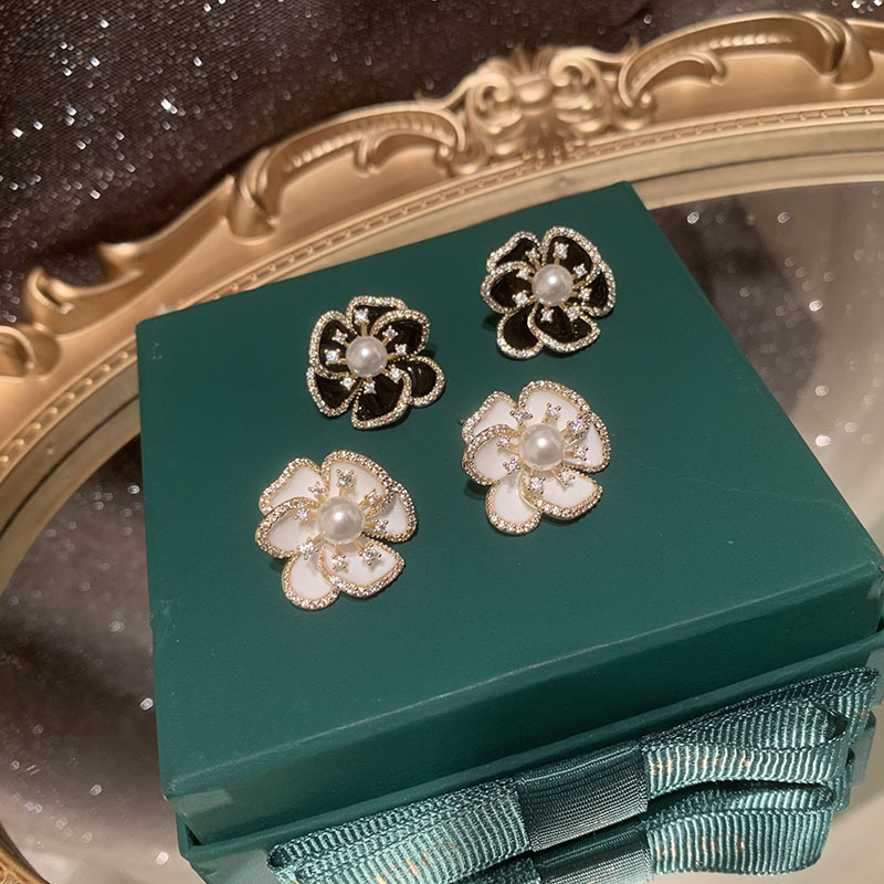 Gem Inlay Material Fashion White Flower Copper Zircon Stud Earrings