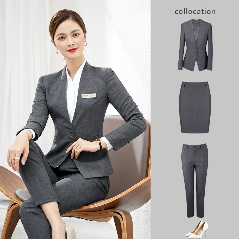 Серая стюардесса Отель Рабочая летняя одежда на стойке регистрации