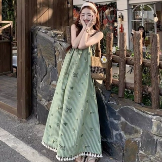 旅游穿搭云南三亚海边度假长裙女法式微胖宽松条纹流苏吊带连衣裙
