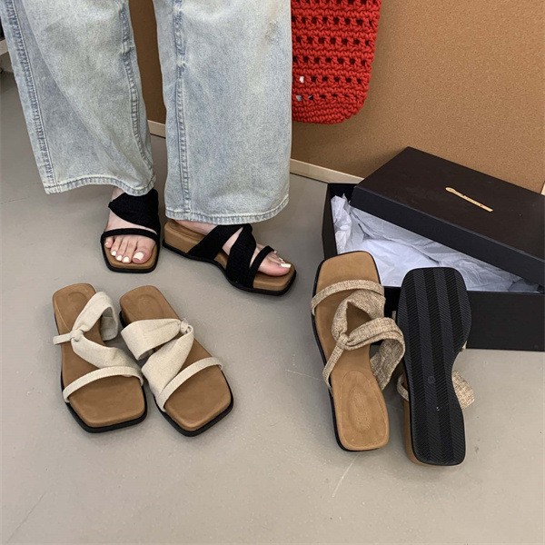 Fashionable universal small design retro sandals wedge heel square…