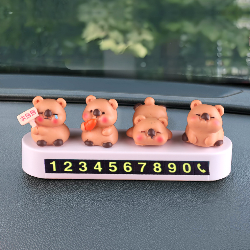 Placa de estacionamiento temporal para automóvil, decoración de placas de matrícula, muñeca wombat, movimiento de automóvil, tarjeta de automóvil, teléfono, decoración femenina linda
