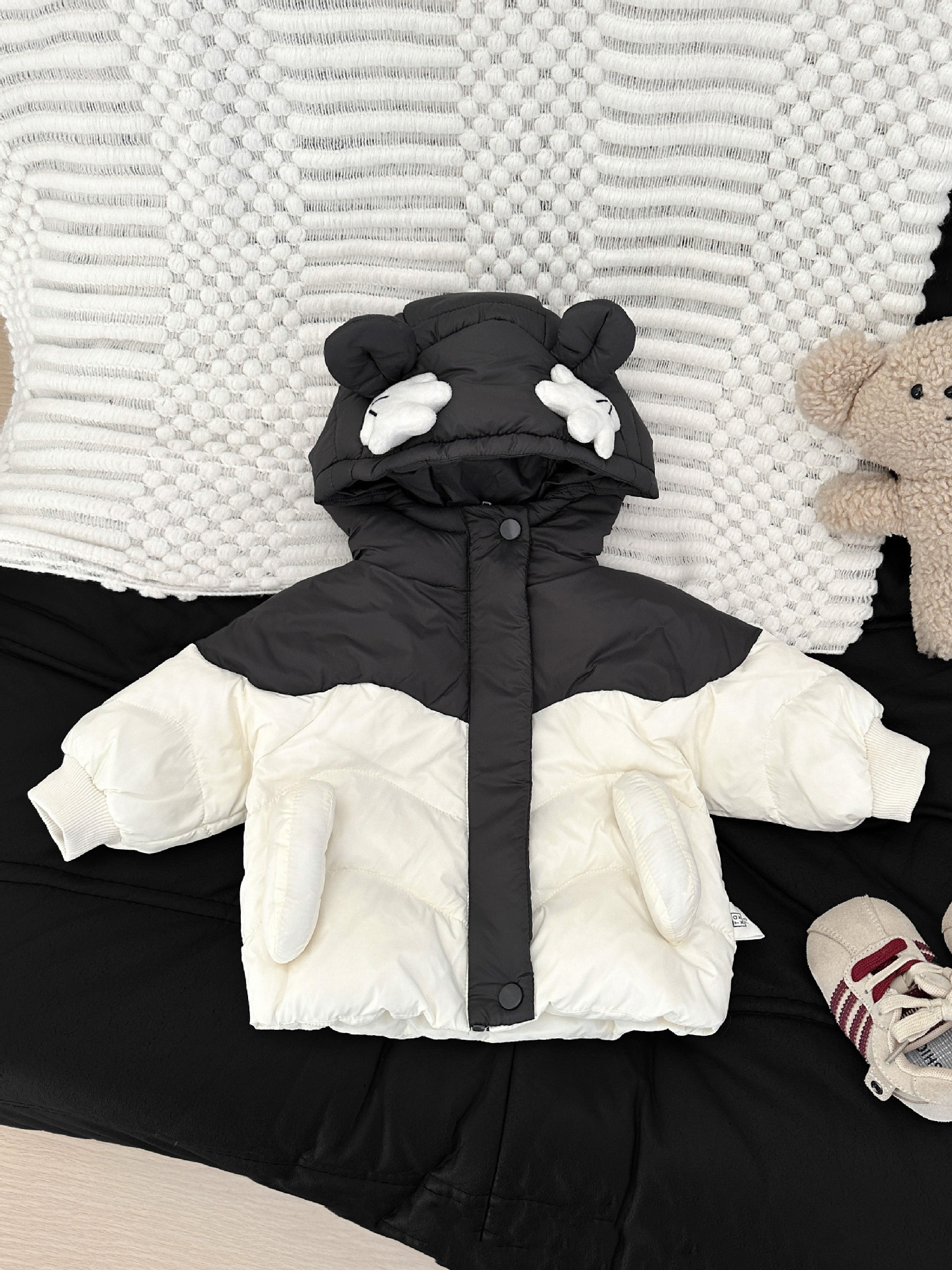 90 chaquetas blancas de invierno para bebés de sexo masculino y femenino, nuevos lindos bebés y niños pequeños, chaquetas cálidas con capuzas de color exterior