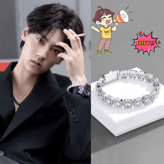 Reverse Love Chi Chengと同じスタイルのライトラグジュアリーシュガーキューブブレスレット、輝くダイヤモンドファッションブレスレット、ヒップホップトレンドのReverse Love周辺機器