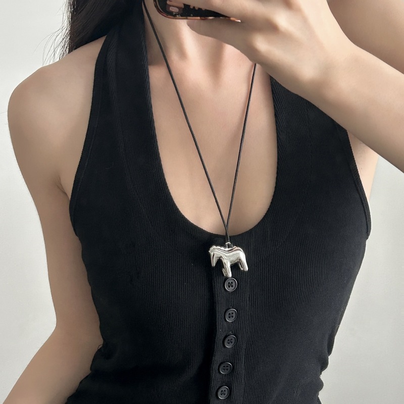 2025新款小马抽拉皮绳吊坠高级感长款项链女简约个性百搭毛衣链|undefined