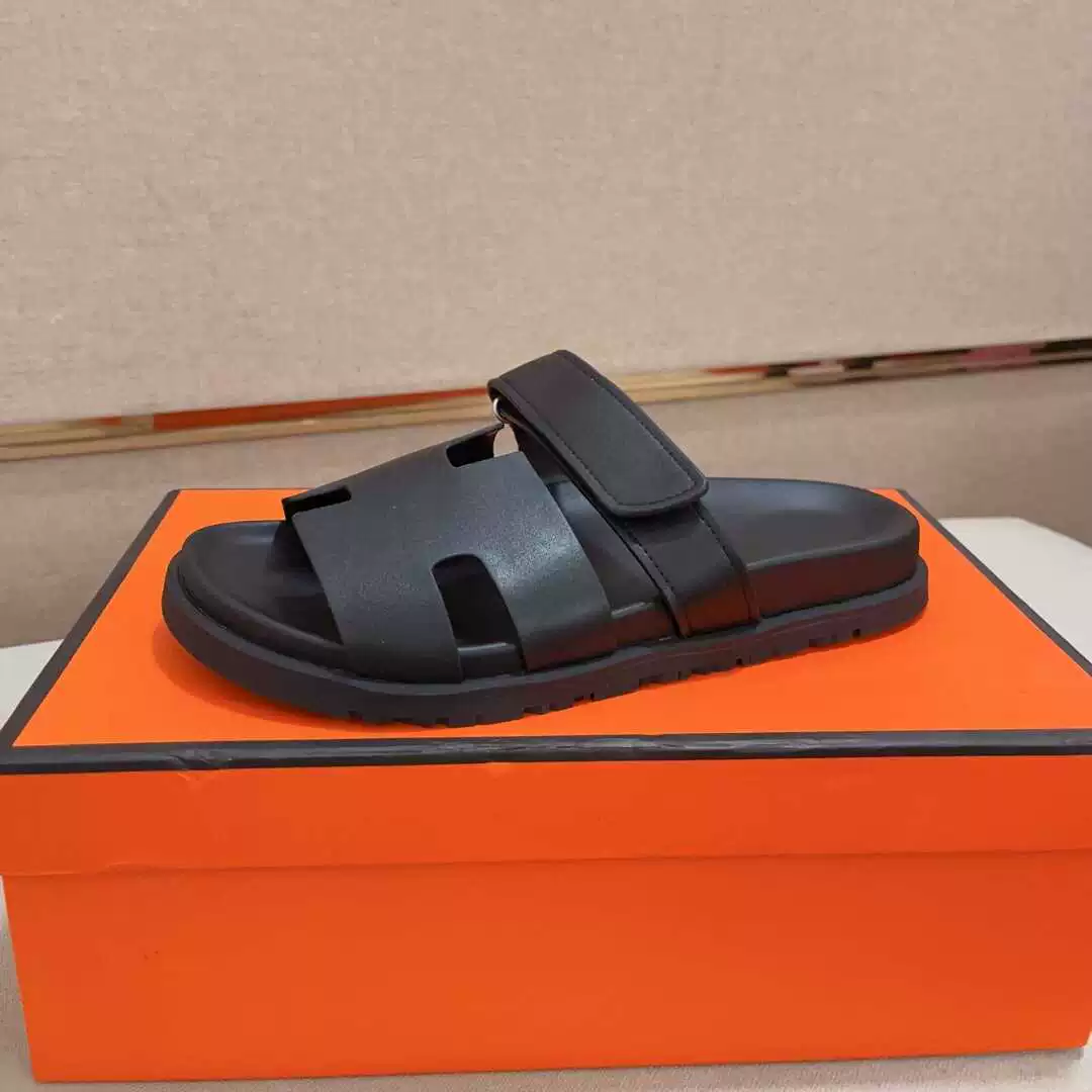 Летние новые мужские тапочки дикие тренды плоский нижний липучка мода на нескользящий пляж
