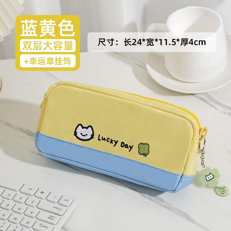 Azul y amarillo - Bolsa de pluma bordada de gatito de Trébol de cuatro hojas + colgante